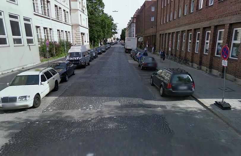 Mehr Grün für die - hier noch unrenovierte - Bergmannstraße fordern Anwohner.