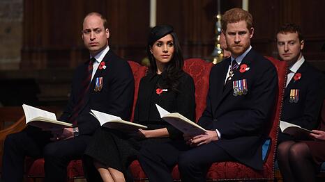 Zwischen Prinz William (l.) und Prinz Harry (r.) scheint das Tischtuch zerschnitten zu sein. Ist eine Versöhnung überhaupt noch möglich?