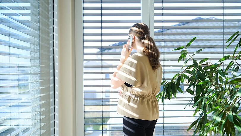 Immer mehr Arbeitnehmerinnen und Arbeitnehmer erhalten ein Diensthandy.