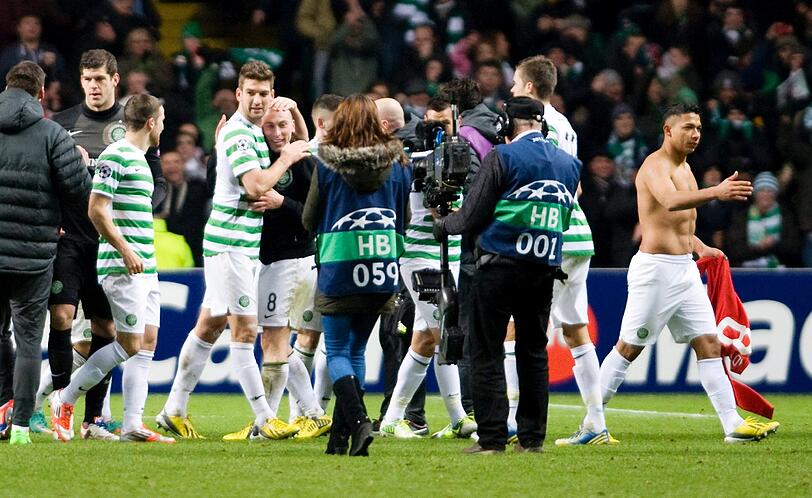 Celtic Glasgow jubelt über das Achtelfinale: Die Schotten besiegten Spartak Moskau und Benfica Lissabon kam nur zu einem 0:0 bei Barcelona. Die Schotten qualifizieren sich somit für das Achtelfinale.