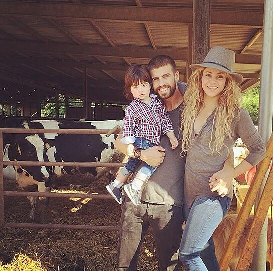 Shakira mit Gerard Piqué und ihrem Sohn Milan