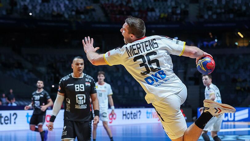 Deutschlands Lukas Mertens wirft.