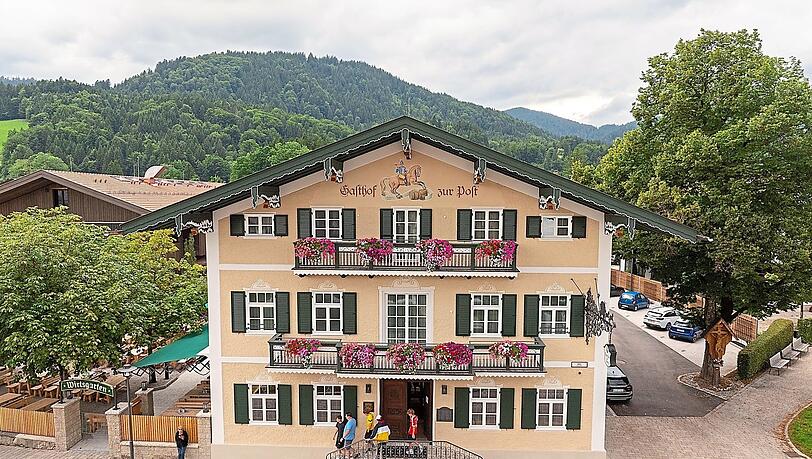 Nach zwei Jahren Umbauzeit zieht im Gasthof zur Post und dem dazugehörigen Biergarten wieder Leben ein.