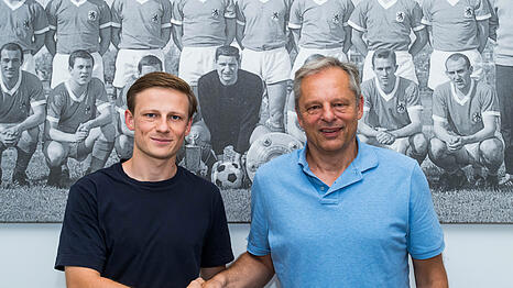 Verst&auml;rkt den TSV 1860: Moritz Seiffert (l., mit Gesch&auml;ftsf&uuml;hrer Thomas Probst).