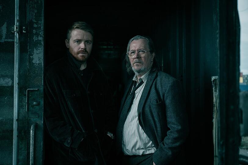 Die abgeschobenen MI5-Agenten River Cartwright (Jack Lowden) und Jackson Lamb (Gary Oldman) sind alarmiert: Einige Ex-Kollegen wurden ermordet. Die abgeschobenen MI5-Agenten River Cartwright (Jack Lowden) und Jackson Lamb (Gary Oldman) sind alarmiert: Einige Ex-Kollegen wurden ermordet.