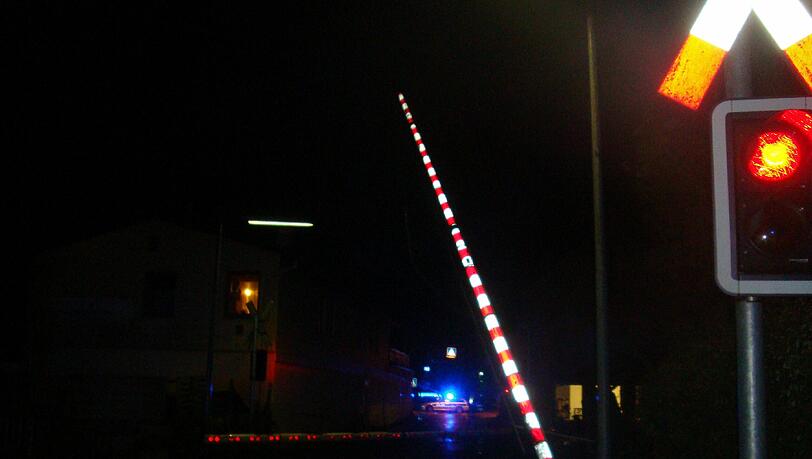 Die Unfallststelle: der Bahnübergang in der Münchner Straße in Hohenschäftlarn. Die Unfallststelle: der Bahnübergang in der Münchner Straße in Hohenschäftlarn.