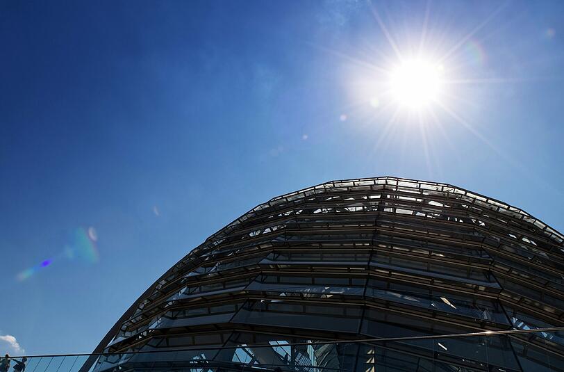 Wegen Temperaturen von bis zu 60 Grad wurde die Reichstagskuppel am Samstag gesperrt.