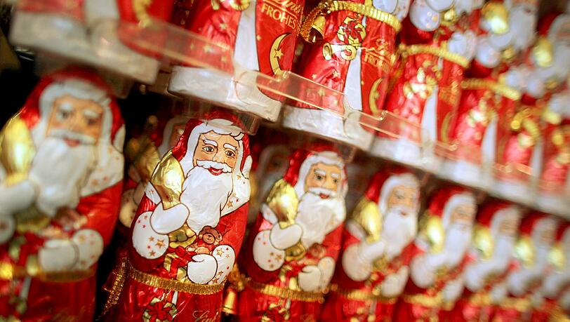 Besonders in Schokoladenform ist der Nikolaus in der Vorweihnachtszeit ein äußerst beliebtes Motiv. Besonders in Schokoladenform ist der Nikolaus in der Vorweihnachtszeit ein äußerst beliebtes Motiv.