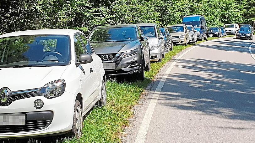 Nahe des Sylvensteinspeichers: Viele stellen ihr Auto einfach in der Natur ab.