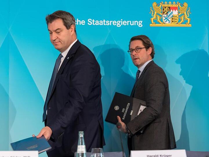 Markus Söder (l, CSU) und Andreas Scheuer (CSU) bei einem Termin. Foto: Peter Kneffel/dpa/Archivbild