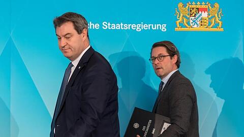 Markus Söder (l, CSU) und Andreas Scheuer (CSU) bei einem Termin. Foto: Peter Kneffel/dpa/Archivbild