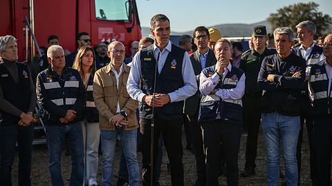 Spaniens Ministerpr&auml;sident sieht sich nach dem Ungl&uuml;ck Vorw&uuml;rfen ausgesetzt.