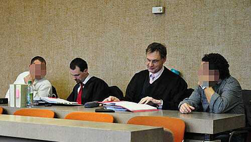 Diplom-Ingenieur Olaf Sch. (42) und Bauleiter Robert H. (30) Diplom-Ingenieur Olaf Sch. (42) und Bauleiter Robert H. (30)