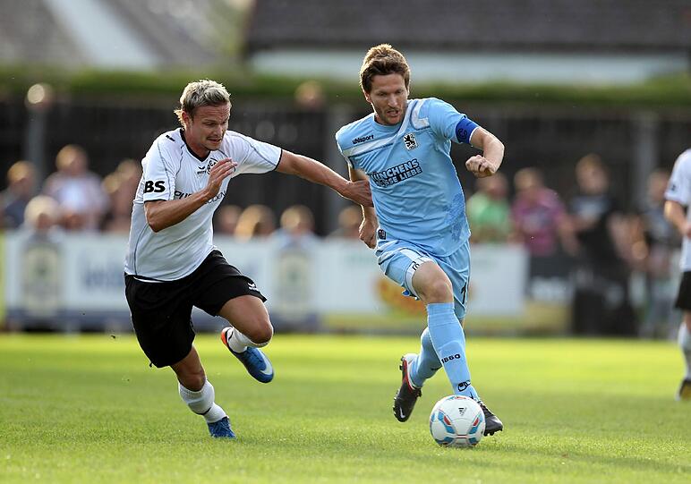 Der TSV 1860 kommt beim Landesligisten Aichach zu einem mühsamen 3:1. Neben Necat Aygün feiert auch Collin Benjamin sein Comeback. Und Ersatzkeeper Tank durfte Stürmer spielen. Die Bilder von der Partie.