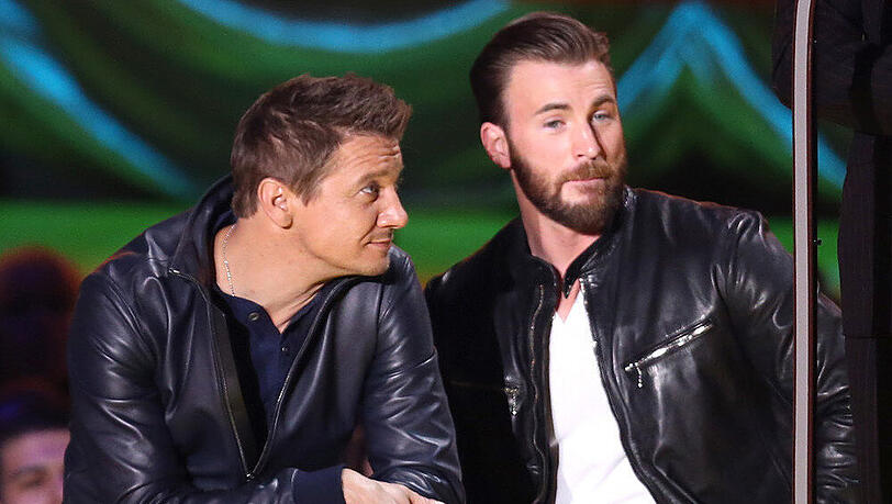 Chris Evans (r.) und Jeremy Renner bei den MTV Music Awards in Los Angeles Chris Evans (r.) und Jeremy Renner bei den MTV Music Awards in Los Angeles