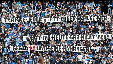 Stimmung gegen RB Leipzig: Dieses Banner präsentierte die Löwen-Fankurve im Hinspiel gegen den Brauseklub in der Allianz Arena.