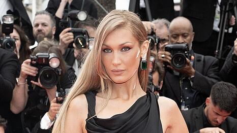 Bella Hadid hier noch in Cannes, liegt derzeit wohl in einer Klinik.