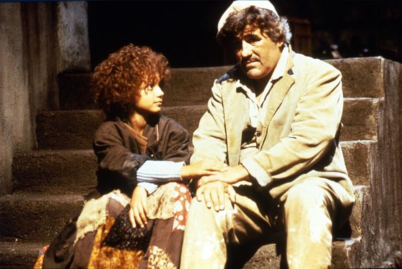 Die internationale Co-Produktion "Momo" (1986) mit Stars wie Mario Adorf (Bild), Armin Mueller-Stahl und John Huston wurde ein riesiger Erfolg. Die internationale Co-Produktion "Momo" (1986) mit Stars wie Mario Adorf (Bild), Armin Mueller-Stahl und John Huston wurde ein riesiger Erfolg.