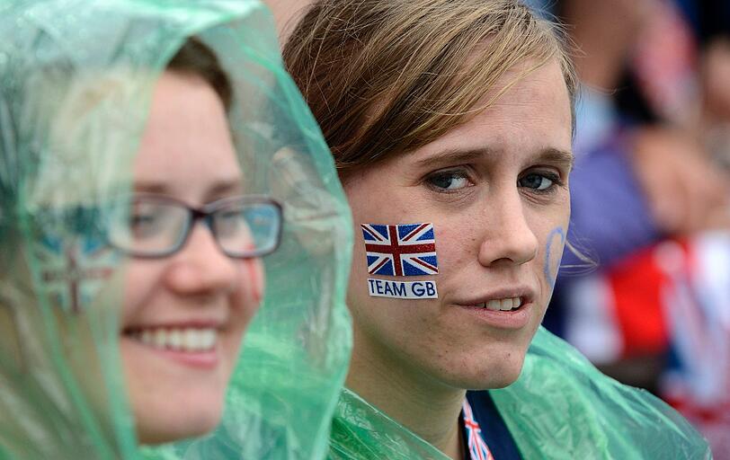 Nicht nur die Sportler, auch die Fans gaben in den vergangenen zwei Wochen bei den olympischen Spielen in London richtig Gas. Mal ausgefallen und verrückt, mal einfach nur traditionell, aber immer mit einem Lächeln im Gesicht - hier sehen Sie die schönsten Impressionen von den Tribünen.