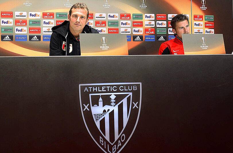 Markus Weinzierl und Daniel Baier auf der Pressekonferenz vor dem Spiel gegen Bilbao