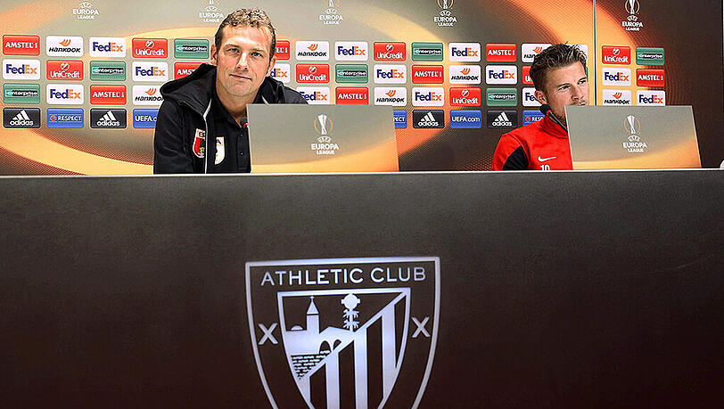 Markus Weinzierl und Daniel Baier auf der Pressekonferenz vor dem Spiel gegen Bilbao Markus Weinzierl und Daniel Baier auf der Pressekonferenz vor dem Spiel gegen Bilbao