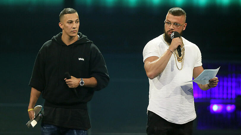 Kollegah (r) und Farid Bang bei der Echo-Verleihung am 12. April in Berlin.