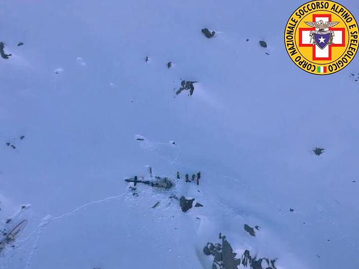 Ein vom italienischen Bergrettungsdienst zur Verfügung gestelltes Bild der Unfallstelle. Foto: Uncredited/Soccorso Alpino e Speleologico/AP