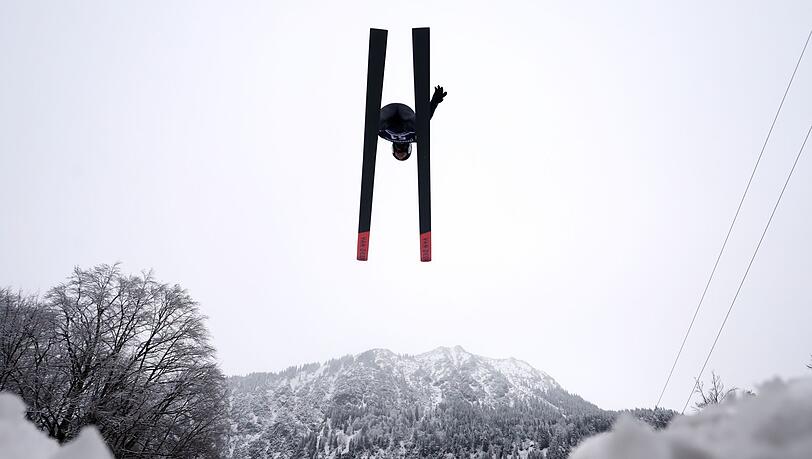 Das deutsche Team um Andreas Wellinger verpasste beim Skifliegen in Oberstdorf das Podest.
