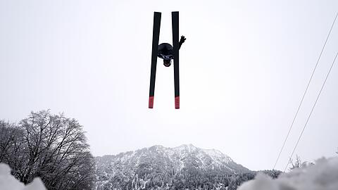 Das deutsche Team um Andreas Wellinger verpasste beim Skifliegen in Oberstdorf das Podest.