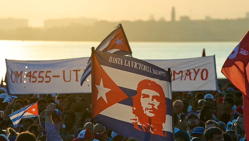 Hunderttausende Kubaner protestieren gegen das US-Embargo.