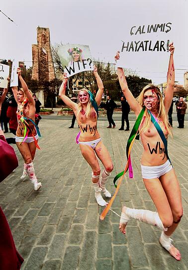 Sie haben es wieder getan - diesmal in der Türkei: In Istanbul hat die ukrainische Aktivisten-Gruppe Femen erneut nackt protestiert, um auf die häusliche Gewalt gegen Frauen aufmerksam zu machen - die Bilder.