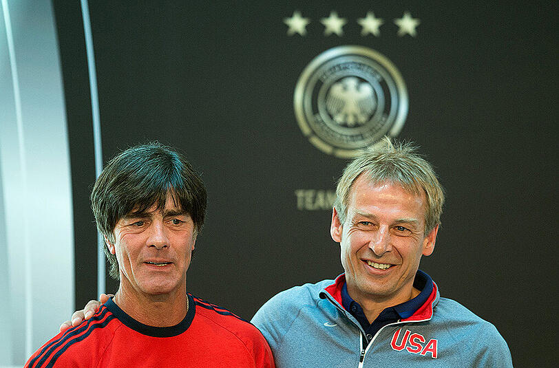 Wiedersehen macht Freude: Joachim Löw (links) und Jürgen Klinsmann bei der Pressekonferenz am Dienstag.