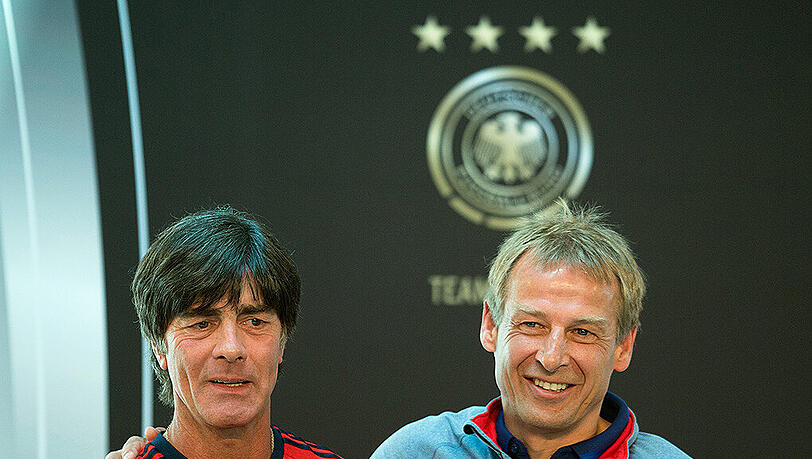 Wiedersehen macht Freude: Joachim Löw (links) und Jürgen Klinsmann bei der Pressekonferenz am Dienstag. Wiedersehen macht Freude: Joachim Löw (links) und Jürgen Klinsmann bei der Pressekonferenz am Dienstag.