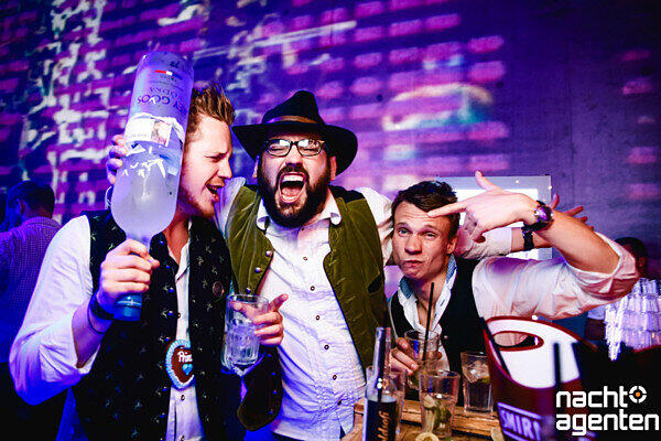 Im Neuraum feiert man Mingas schönste Jahreszeit an allen 16 Tagen!. Mehr Bilder vom Samstag unter: href="http://www.nachtagenten.de/event/19.09.2015/neuraum/16-tage-wiesn-16-tage-neuraum.332615.html