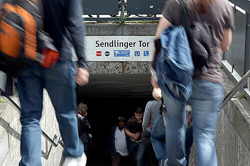 Der Betrunkene fiel am Sendlinger Tor auf die Gleise.