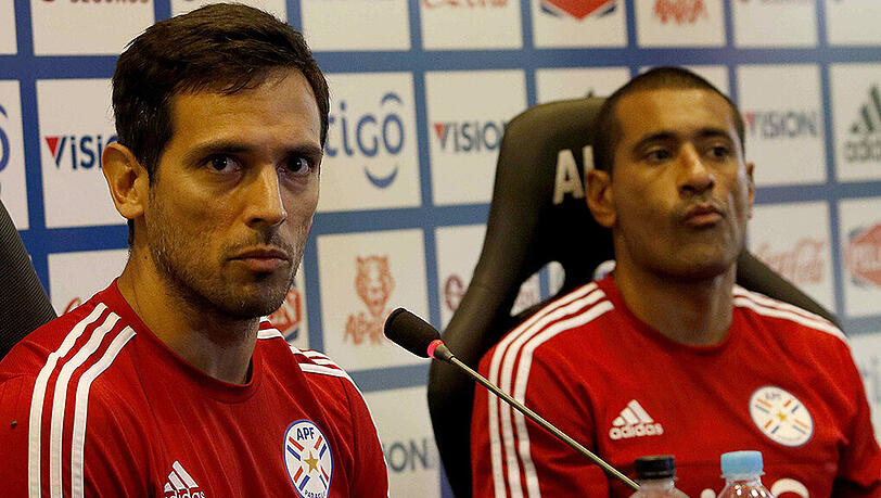 Roque Santa Cruz kündigte am Dienstag sein Karriereende im Nationalteam an. Roque Santa Cruz kündigte am Dienstag sein Karriereende im Nationalteam an.