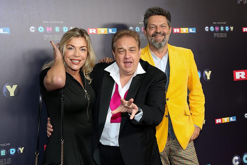 Oliver Kalkofe mit Ehefrau Connie Frielinghaus und Kai Blasberg (re.)