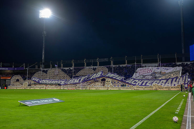Pr&auml;sentierten eine Achterbahn-Choreo: Die Fans des VfL Osnabr&uuml;ck.
