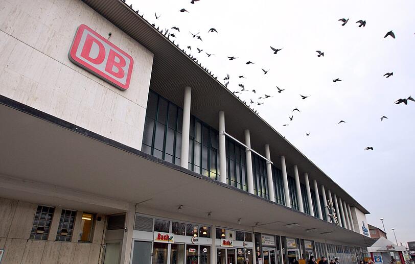 Der Hauptbahnhof in Würzburg. (Archivbild)