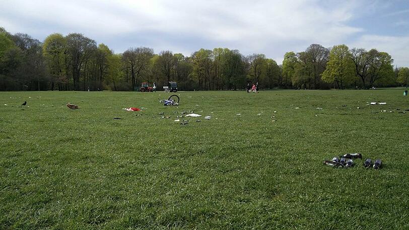Die Wiese unterhalb des Monopteros wird im Frühling wieder zum Treffpunkt für viele Jugendliche. (Archivbild)
