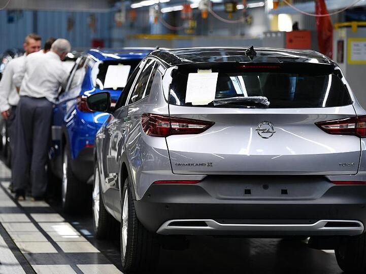 Der SUV "Grandland X" wird in Eisenach montiert: Opel plant laut "Wirtschaftswoche" einen weiteren Jobabbau an seinen deutschen Standorten.