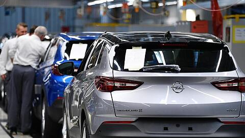 Der SUV "Grandland X" wird in Eisenach montiert: Opel plant laut "Wirtschaftswoche" einen weiteren Jobabbau an seinen deutschen Standorten.