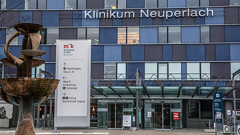 Die Hebammen der Geburtsklinik in Neuperlach sprechen sie gegen eine Verlegung aus. Eine Petition mit 22.000 Unterschriften und die SPD fordern ebenfalls ihren Erhalt.