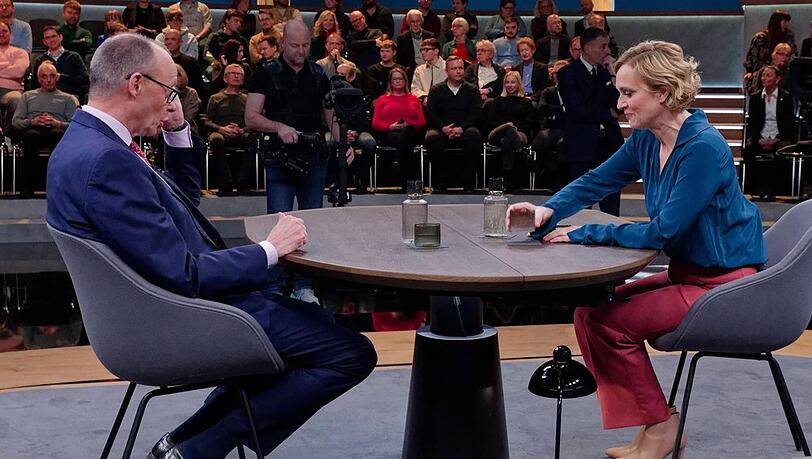 Caren Miosga im Gespräch mit Talkgast Friedrich Merz.