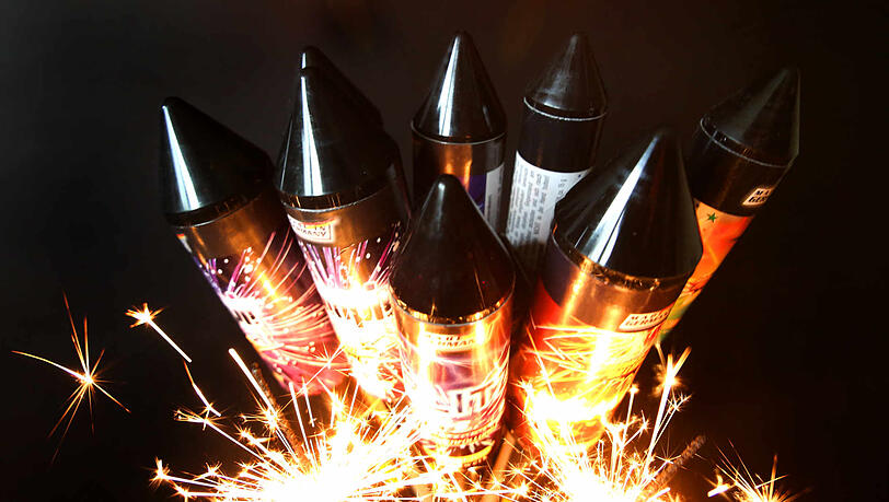 Eine Silvesterrakete verirrte sich auf einen Riemer Balkon und verursachte einen Brand. (Symbolbild) Eine Silvesterrakete verirrte sich auf einen Riemer Balkon und verursachte einen Brand. (Symbolbild)