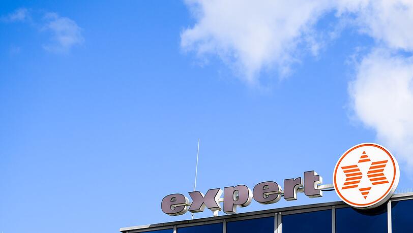 Expert betreibt 65 eigene Fachmärkte. Als zweitgrößter Elektronikhändler setzt das Unternehmen auch verstärkt auf Onlinehandel.