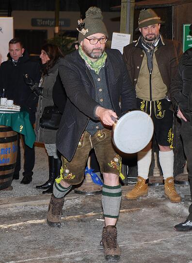 Promi-Eisstockschießen 2015 mit Trachten Angermaier: Die Bilder vom Event.