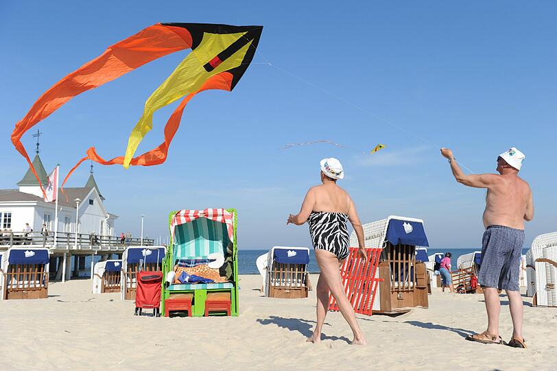 Hiergeblieben! Ist der Deutsche knapp bei Kasse, verzichtet er gerne mal auf einen Urlaub.