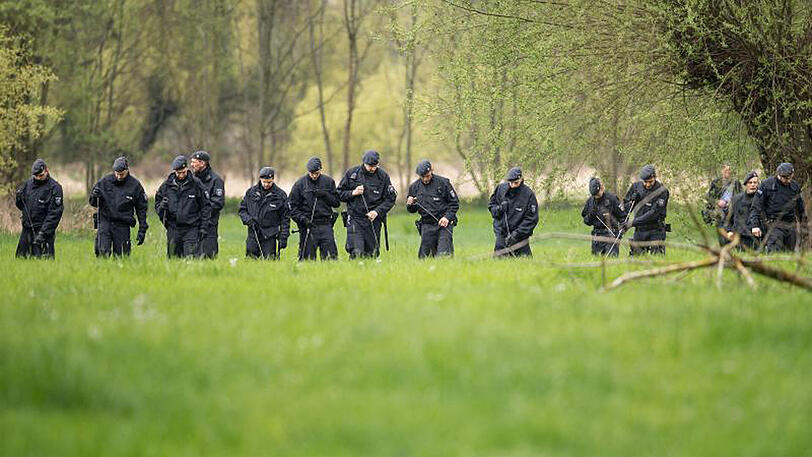 Polizisten auf Spurensuche in Bonn. Ein Mann hatte hier eine Frau vergewaltigt.