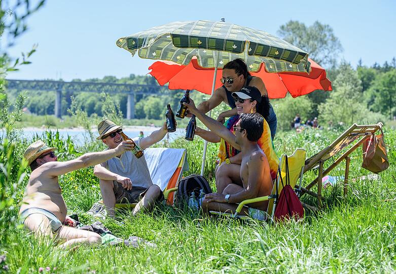 Der Sommer treibt die Münchner raus in die Natur.